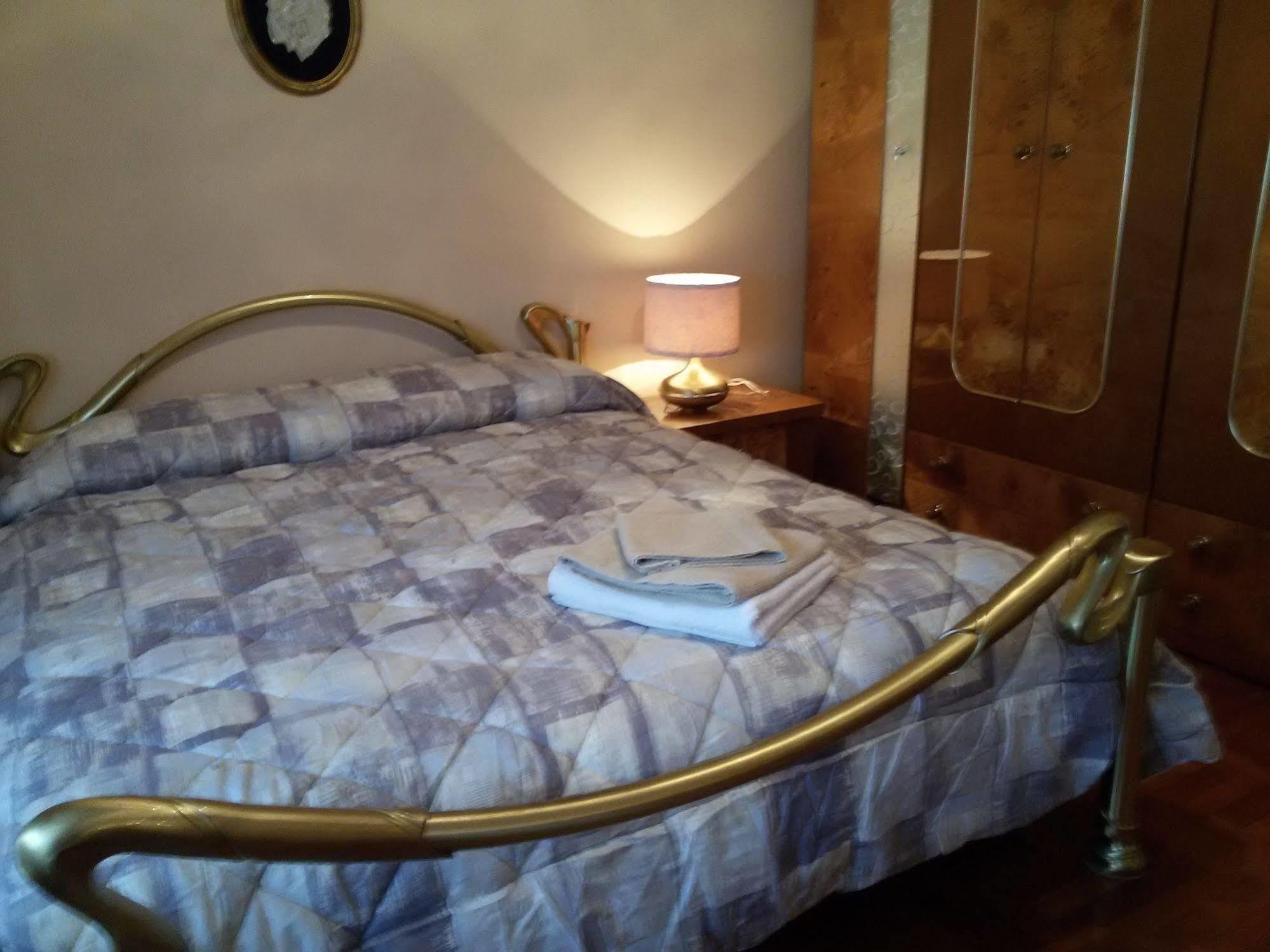 Bed and Breakfast Casa Emanuela Пьяццола-суль-Брента Экстерьер фото