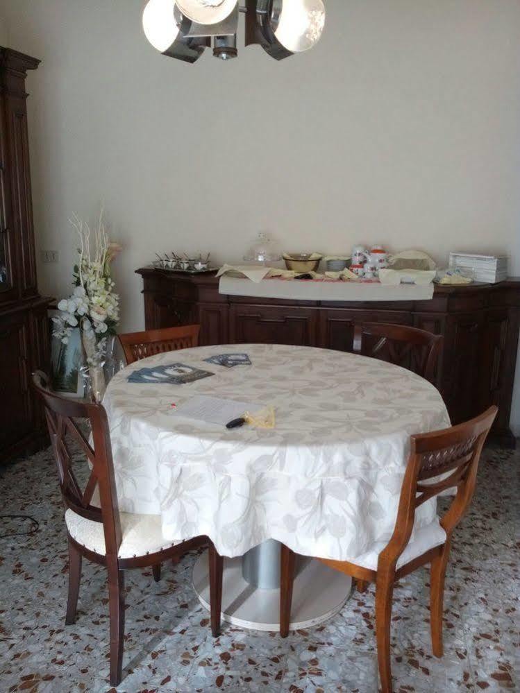 Bed and Breakfast Casa Emanuela Пьяццола-суль-Брента Экстерьер фото